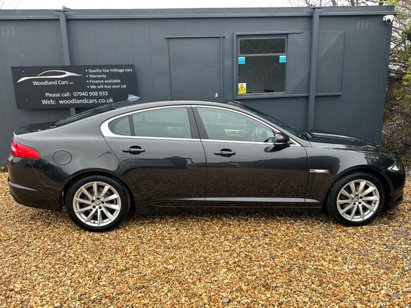 View JAGUAR XF D PREMIUM LUXURY