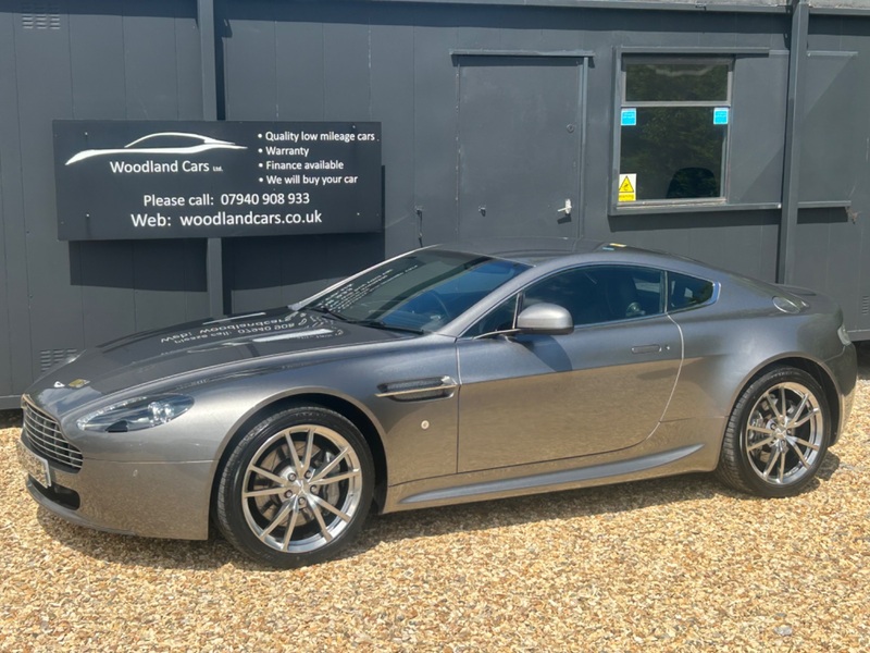 ASTON MARTIN VANTAGE